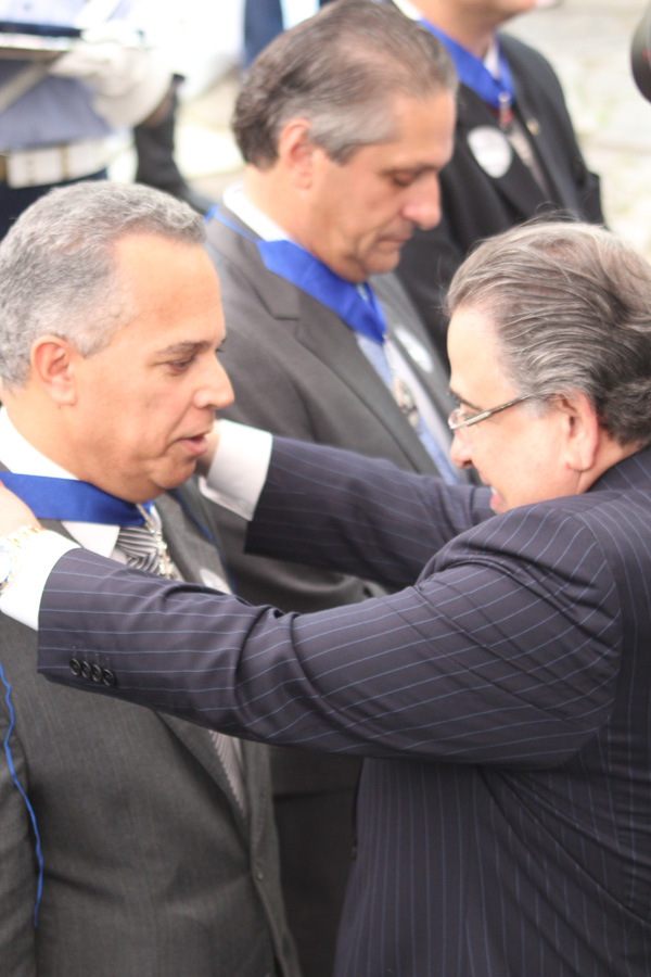 Conselheiro Gilberto Diniz recebeu a medalha do Vice-Governador Alberto Pinto Coelho